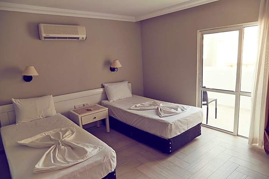 Two Seas Hotel