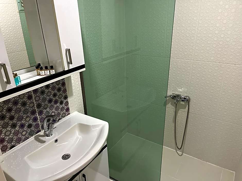 Gardenya Lara Suit Hotel