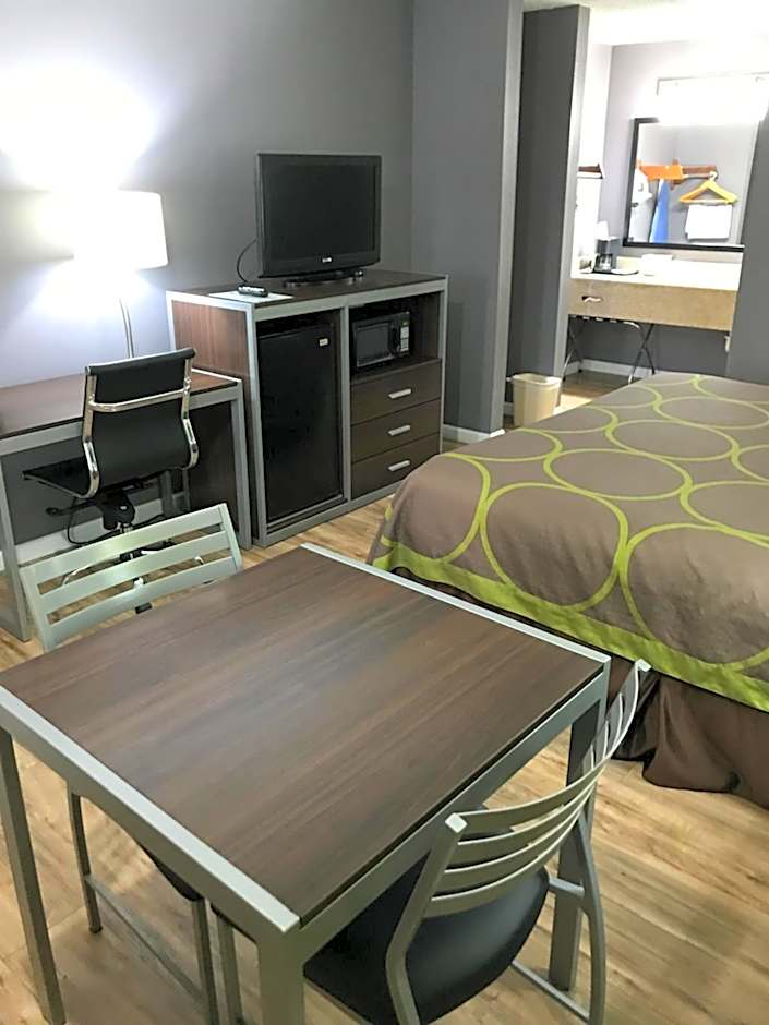 Photo 1 of 11 of 1 King Bed, Mobility Accessible, Nonsmoking