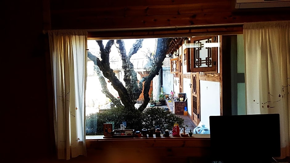In-Yeon Hanok Guesthouse