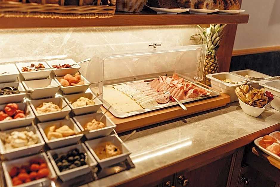 Dorfcafe Unken Hotelpension sWirtshaus im Dorf