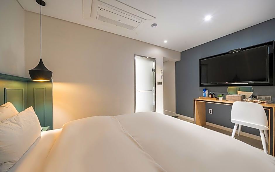 Tongyeong Hangnam Brown Dot