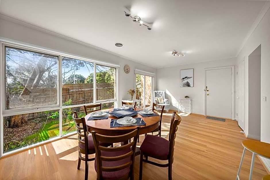 Doncaster East Home walking to shops restaurants