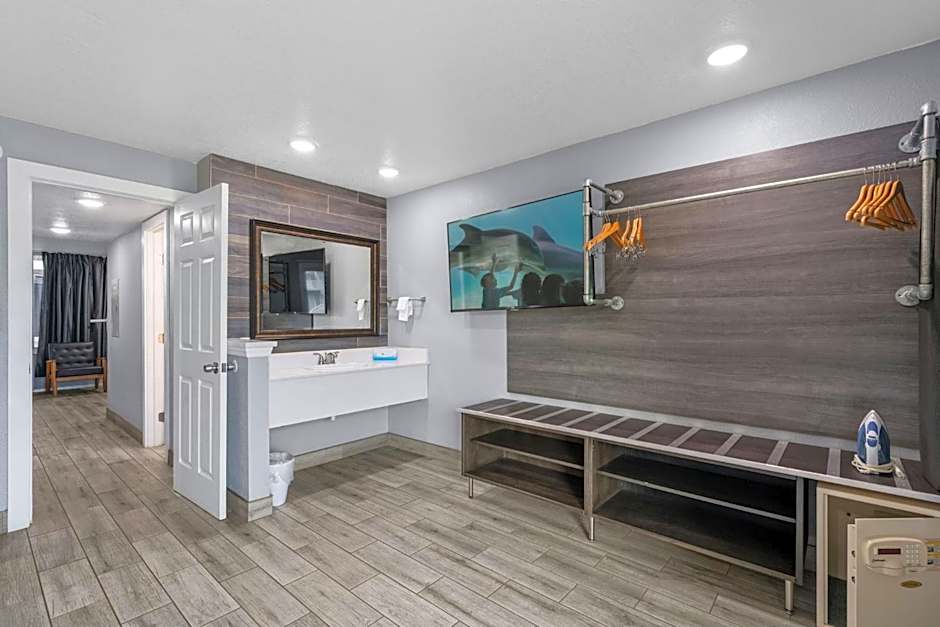 Celebration Suites At Old Town
