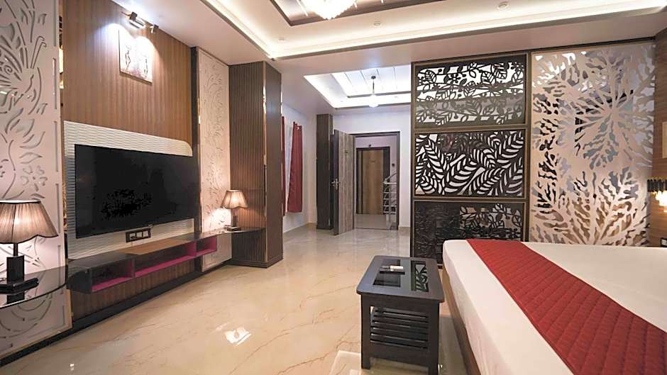 Photo 1 of 14 of Executive Suite