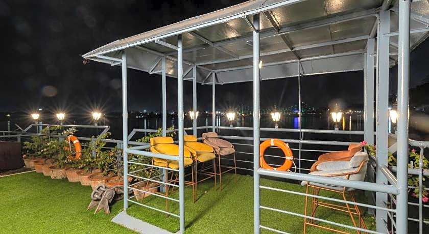 Polo Floatel Kolkata