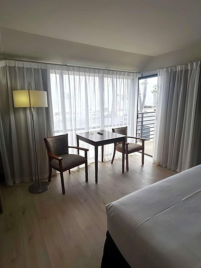 HUNTINGTON BEACH INN