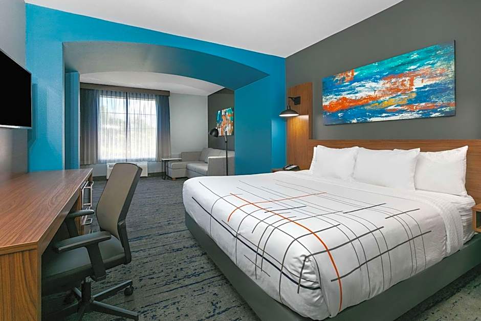 La Quinta Inn & Suites by Wyndham Jacksonville TX
