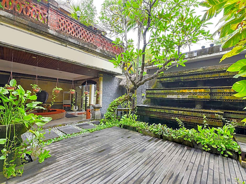 Super OYO Townhouse Oak Maxi Hotel Legian