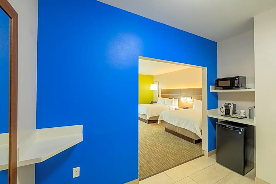 Holiday Inn Express and Suites Lindale By IHG