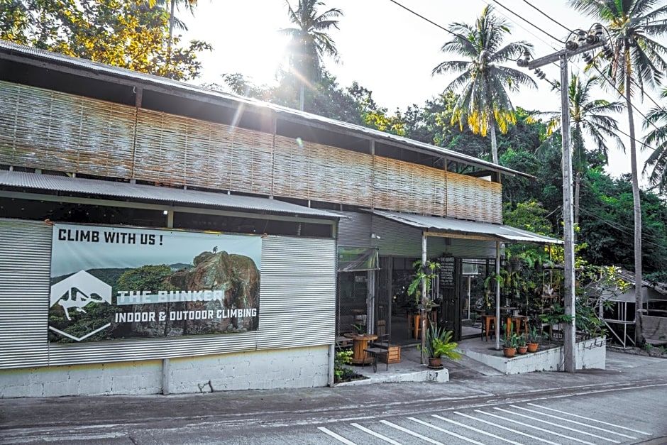 Warehouse Hostel Koh Tao