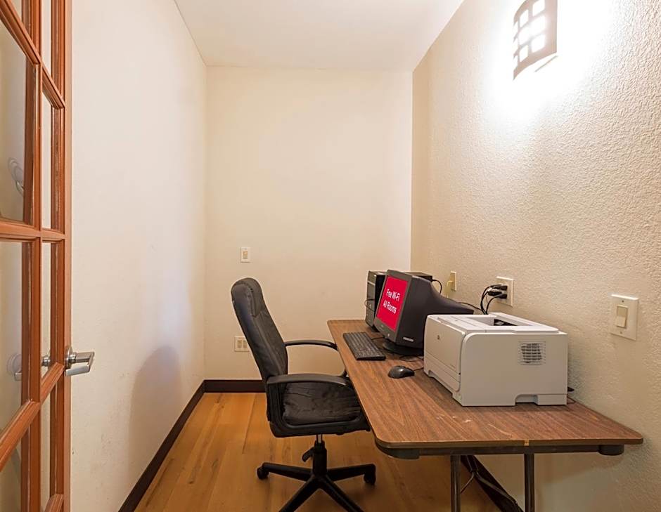 Red Roof Inn & Suites Dover Downtown