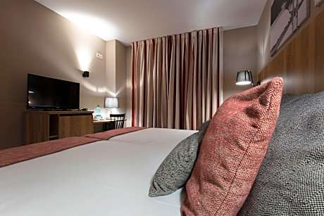 Interior Quadruple Room