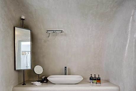 Senior Suite with Caldera View