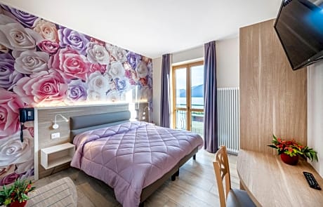Superior Double Room with Balcony and Lake View