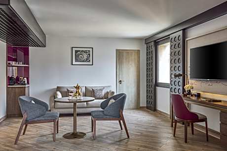 Deluxe Suite