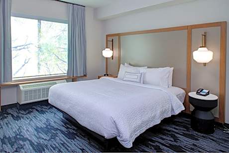 King Room with Bathtub - Mobility Access/Hearing Accessible