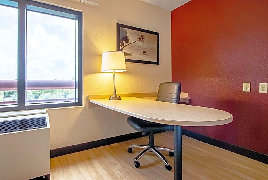 Red Roof PLUS+ West Palm Beach