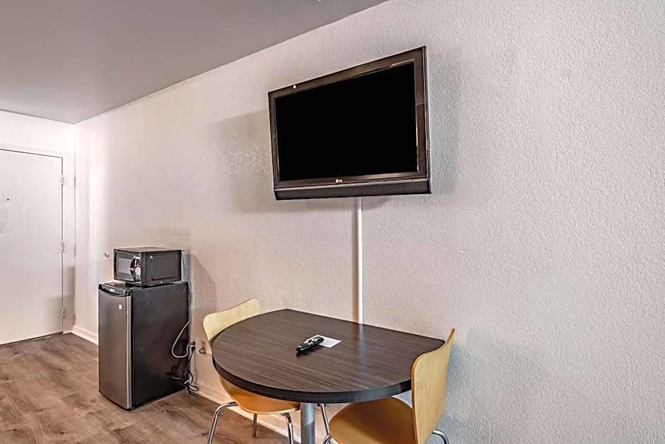 Motel 6-Portsmouth, VA