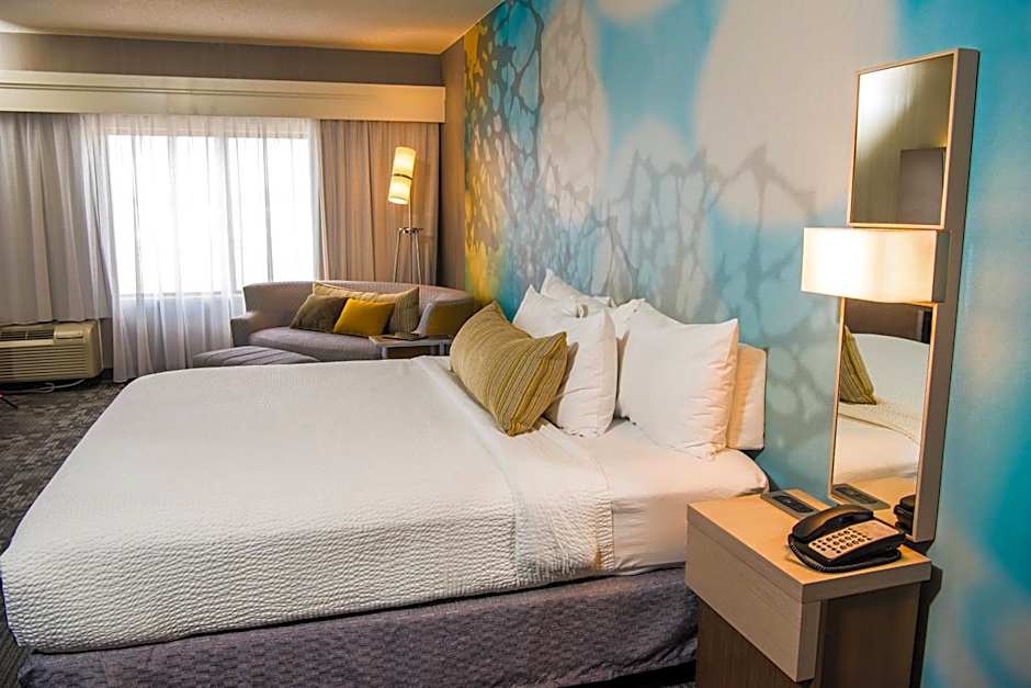 Courtyard by Marriott Erie Ambassador Conference Center