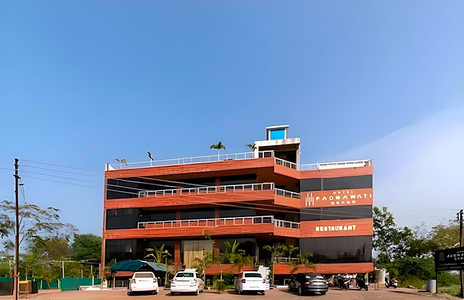 Photo 1 of 15 of Hotel Padmawati Grand