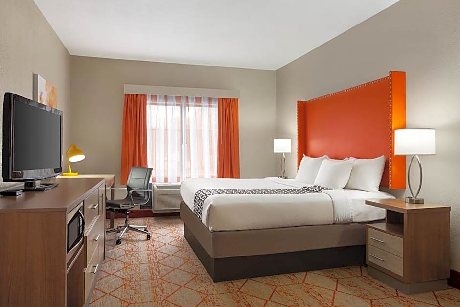 La Quinta Inn & Suites by Wyndham Lackawanna - Buffalo