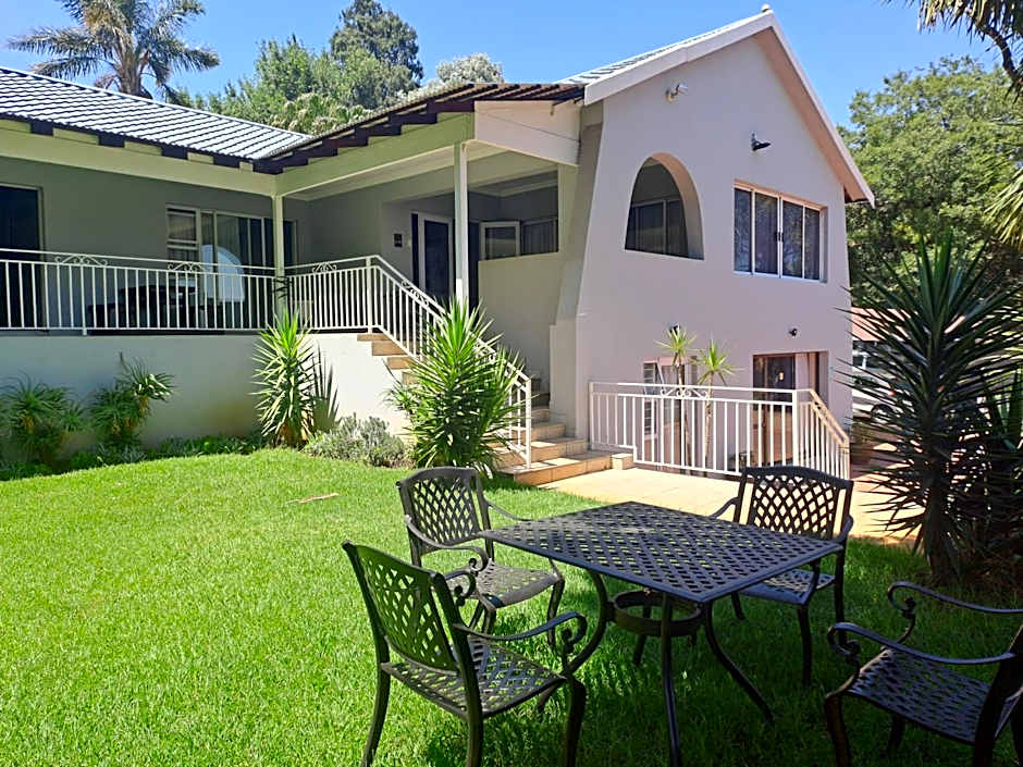 8 on Acacia Guesthouse