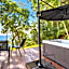 Gunnadoo Holiday Hut with Ocean Views and Jacuzzi