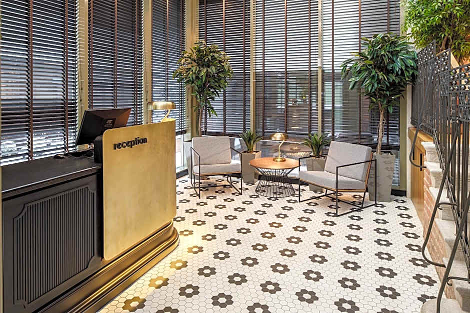 SCHUSTER Boarding House