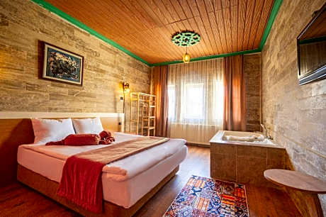 Deluxe Suite with Spa Bath