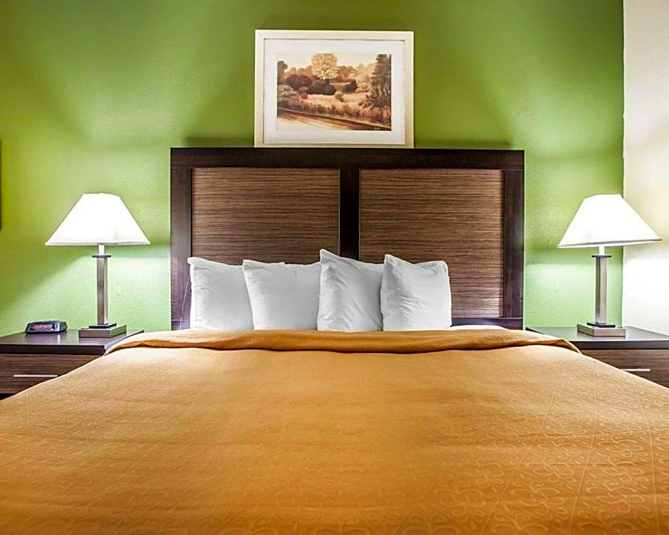 Quality Inn & Suites Champaign North - Urbana