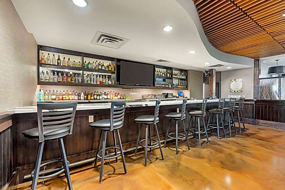 Best Western Plus Lakeview Hotel