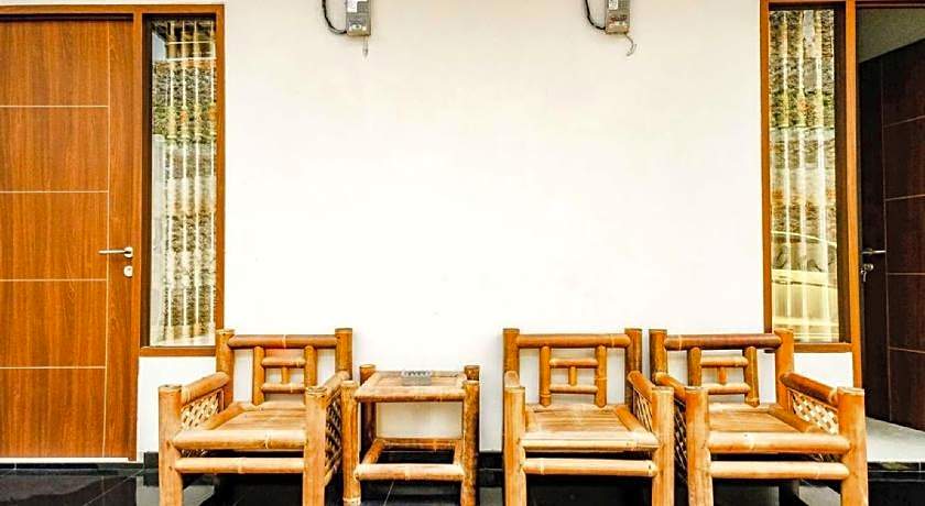Rudi Rooms near Stasiun Cikarang Mitra RedDoorz