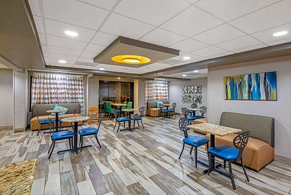 La Quinta Inn & Suites by Wyndham Denison - North Lake Texoma