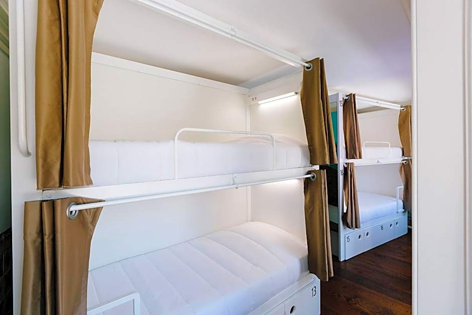 Lisbon South Hostel