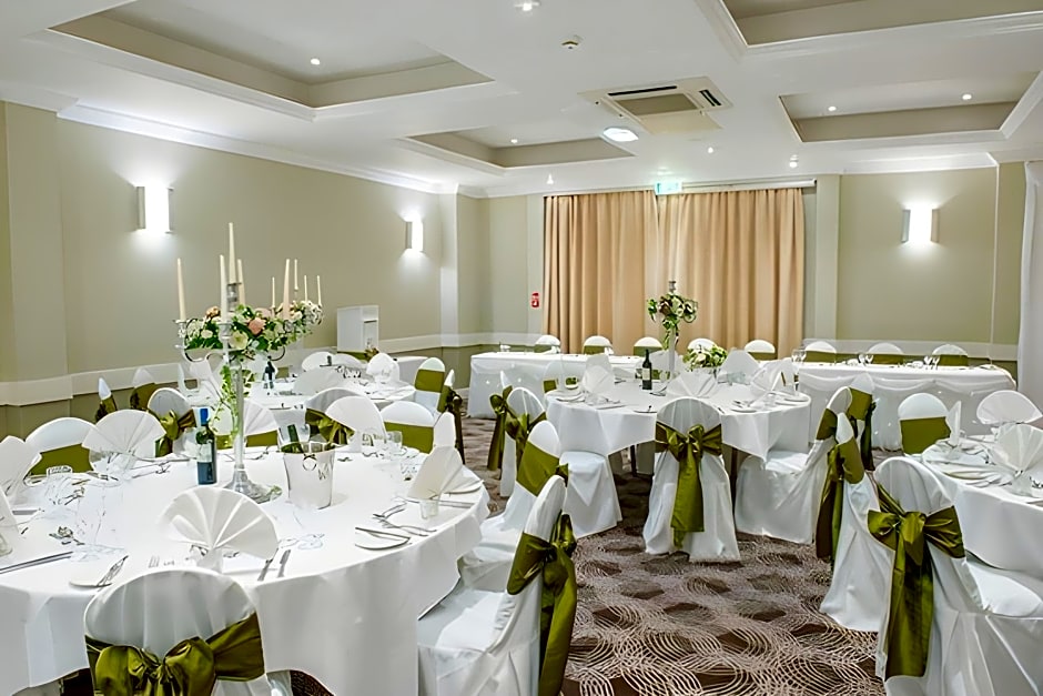 Holiday Inn Cardiff - North M4 By IHG