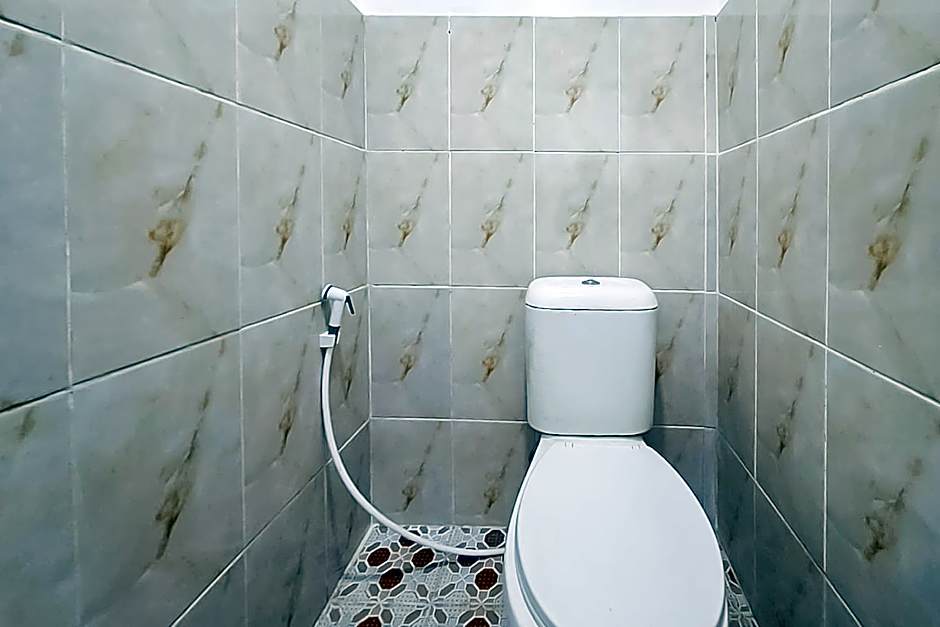 RedDoorz @ Jalan Ahmad Yani Karawang