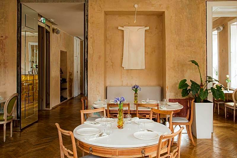 Unfound Door - Design Hotel