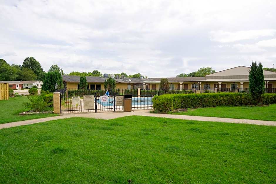 Woodridge Inn and Suites
