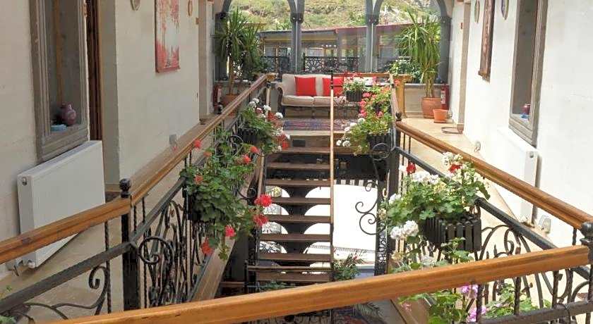 Grand Elite Cave Suites