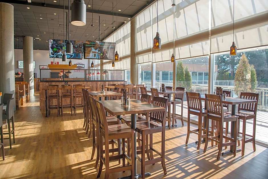 Coast Chilliwack Hotel