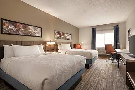 2 QUEEN MOBILITY ACCESSIBLE W/ROLLIN SHOWER