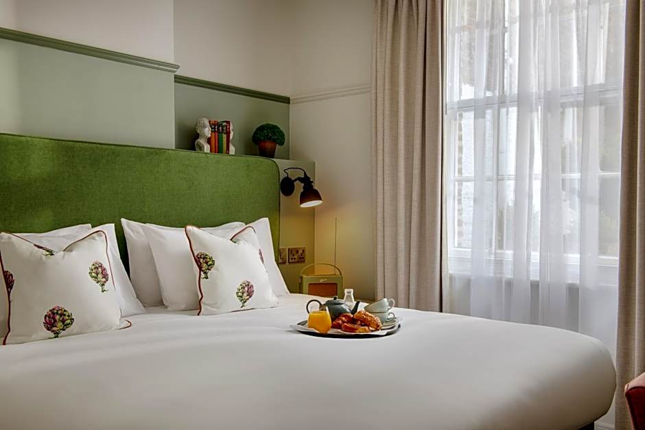 Photo 1 of 4 of Suite