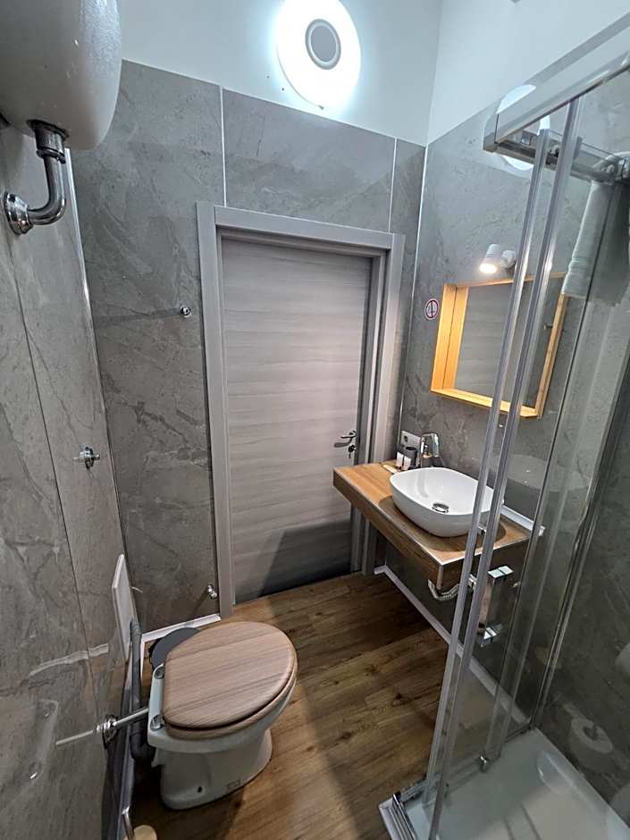 Vanzi Rooms