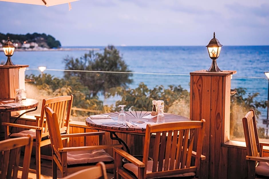Grand Hotel Des Sablettes Plage, Curio Collection By Hilton