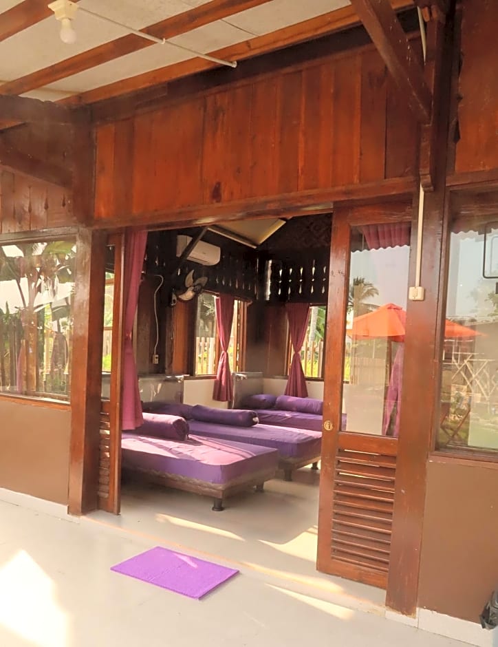 Arya's Surf Camp Cimaja