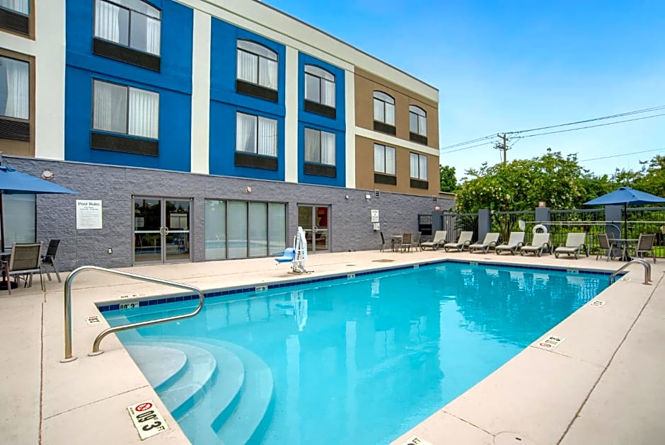 Holiday Inn Express Mobile I 65 By IHG