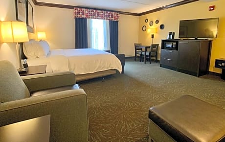 King Suite - Disability Access Tub/Non-Smoking