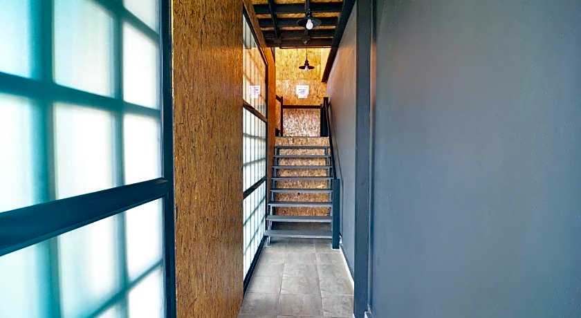 Lanta Hostel - Adult only