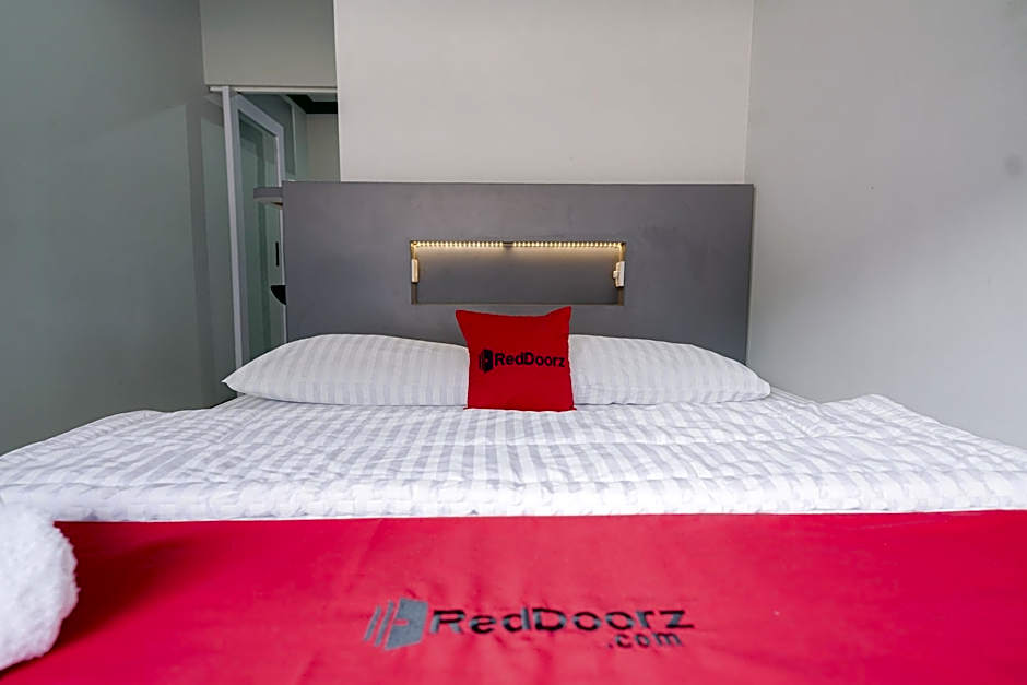 RedDoorz Plus Syariah @ Jalan Endro Suratmin Lampung